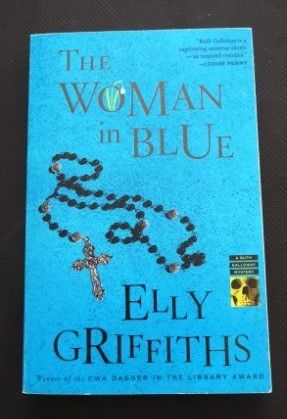 Elly Griffiths: The Woman in Blue