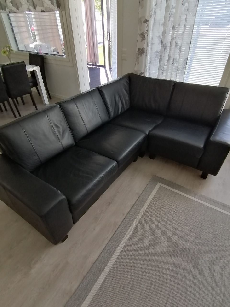 Nahka sohva (varattu)