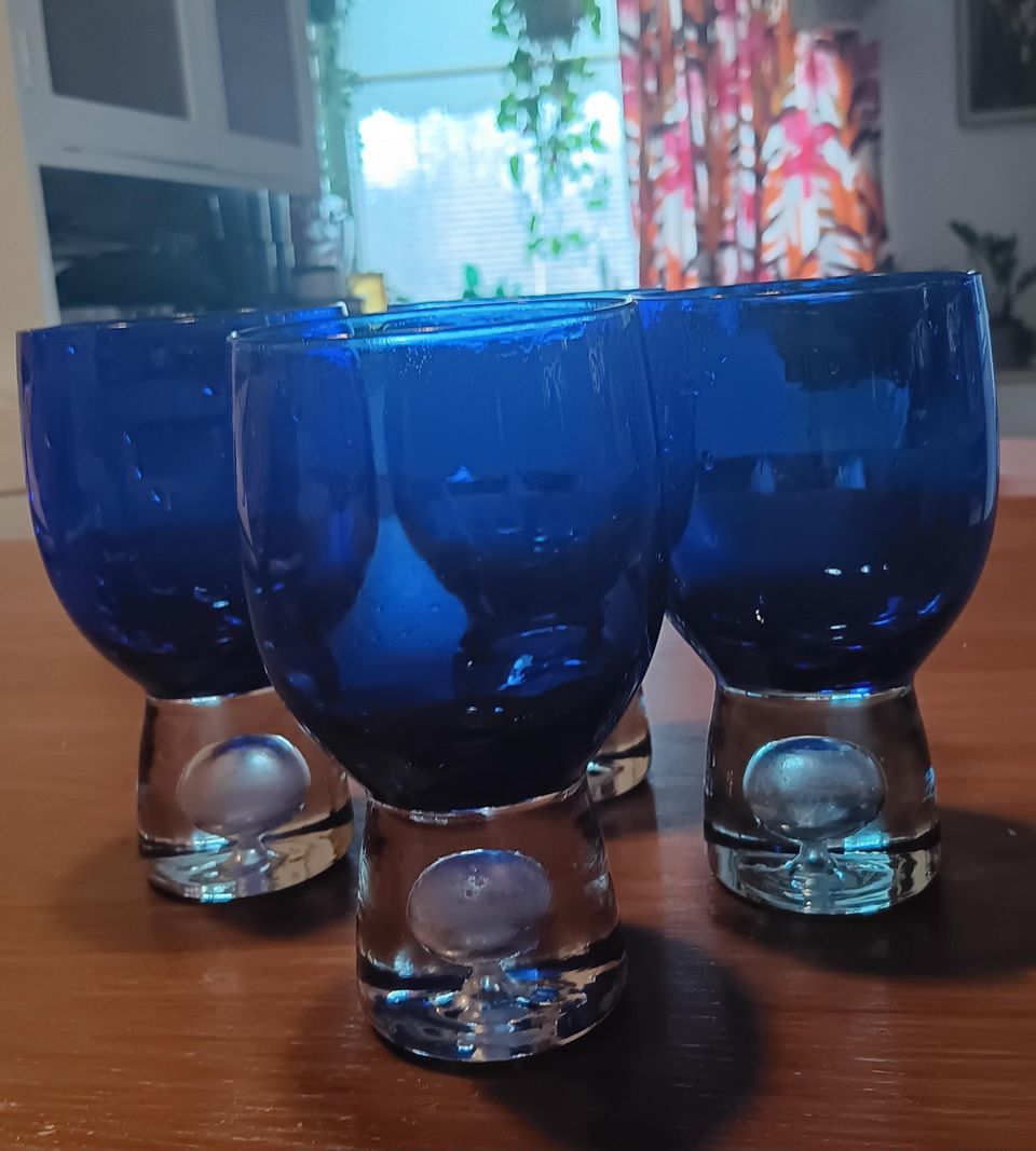 4 kaunista lasia