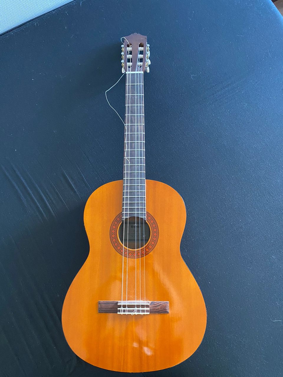 Yamaha C40 kitara