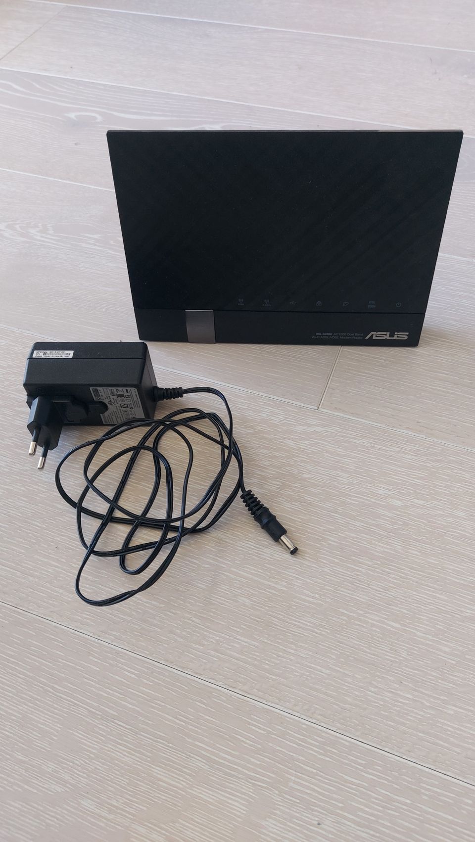 Asus DSL-56U reititin