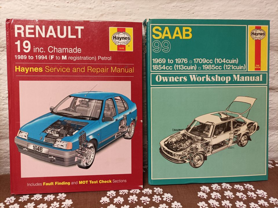 Saab 99 ja Renault 19 - kirjat