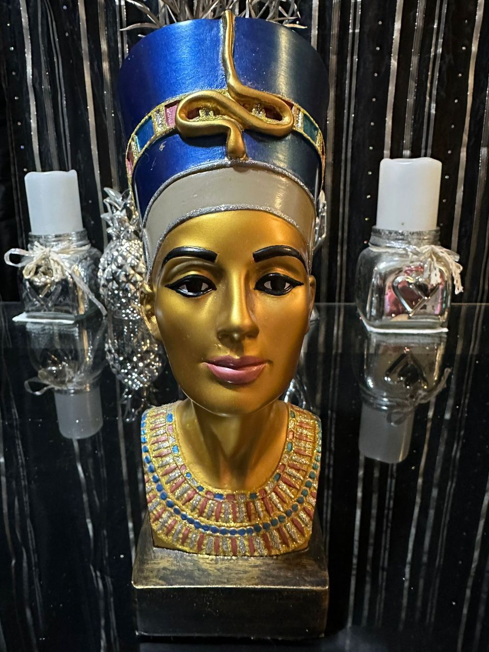 Egyptin kuningatar Nefertiti patsas