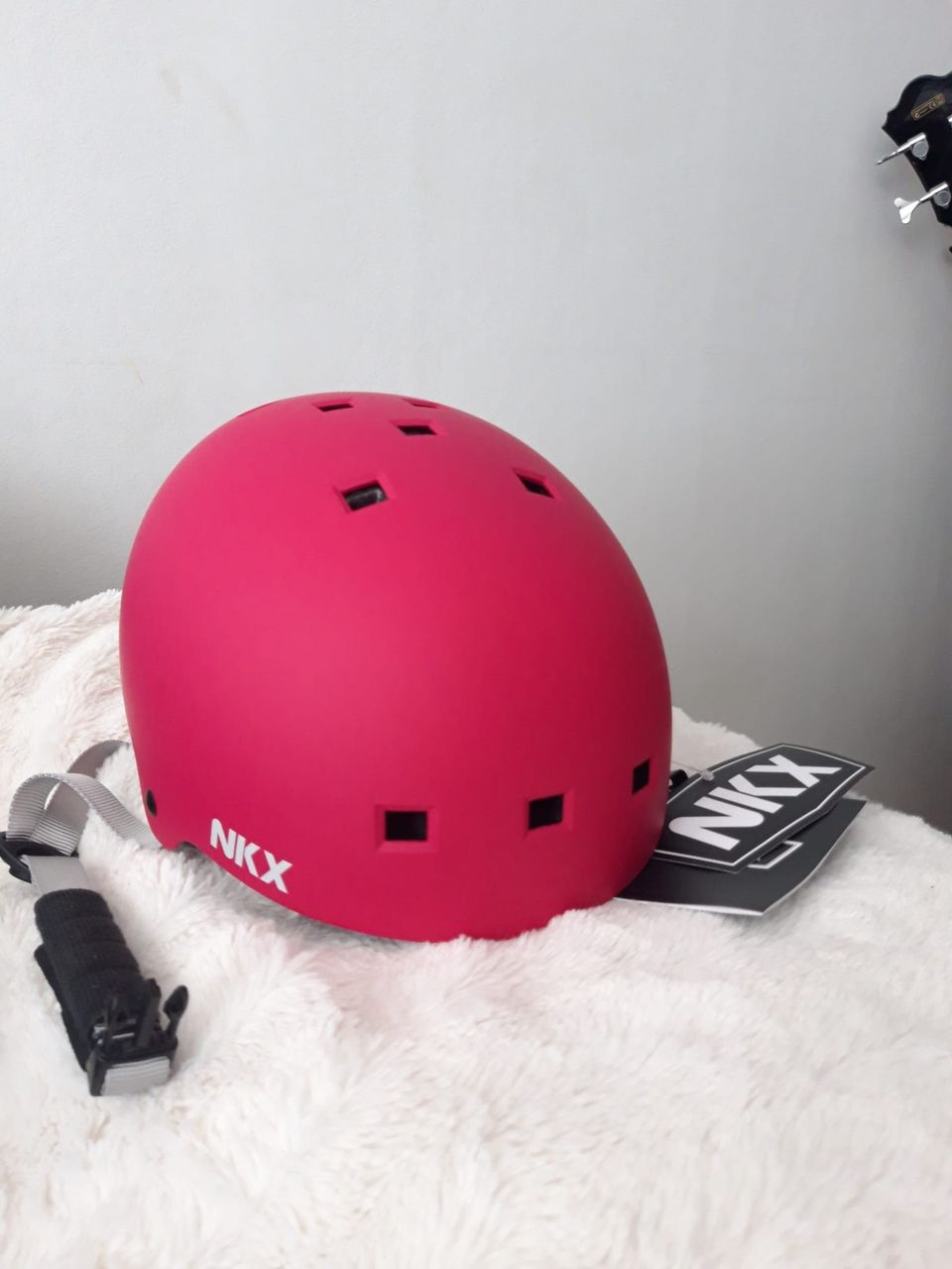 NKX Brain Saver Helmet-S Rasberry pyöräilykypärä