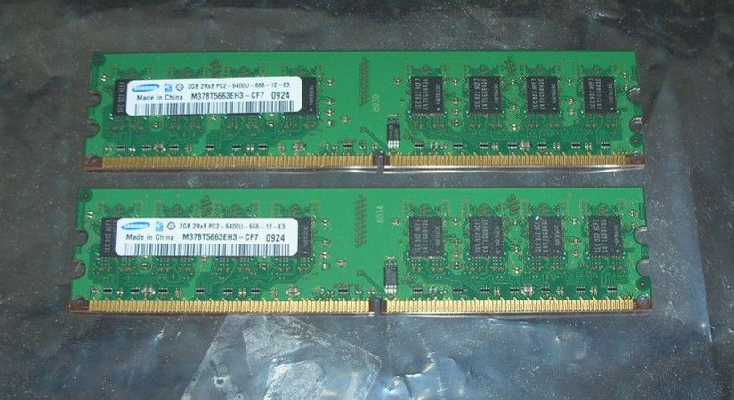 4GB PC2-6400 Samsung kit ( DDR2 - DIMM )