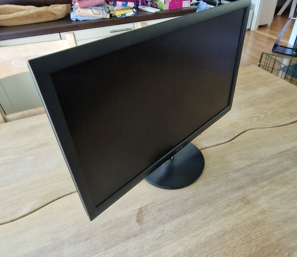 Asus 24" perusnäyttö.