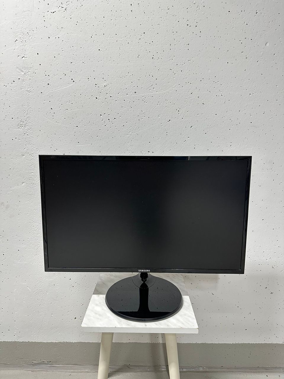 Samsung 27" näyttö / monitor