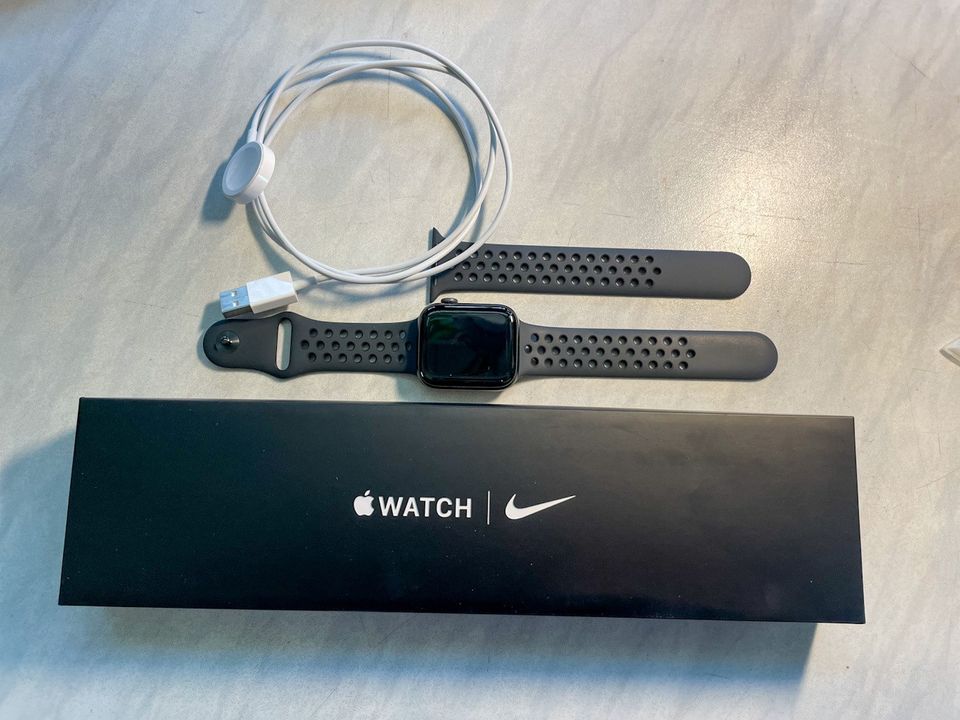 Apple Watch Series 6 Nike GPS + Cellular 44 mm