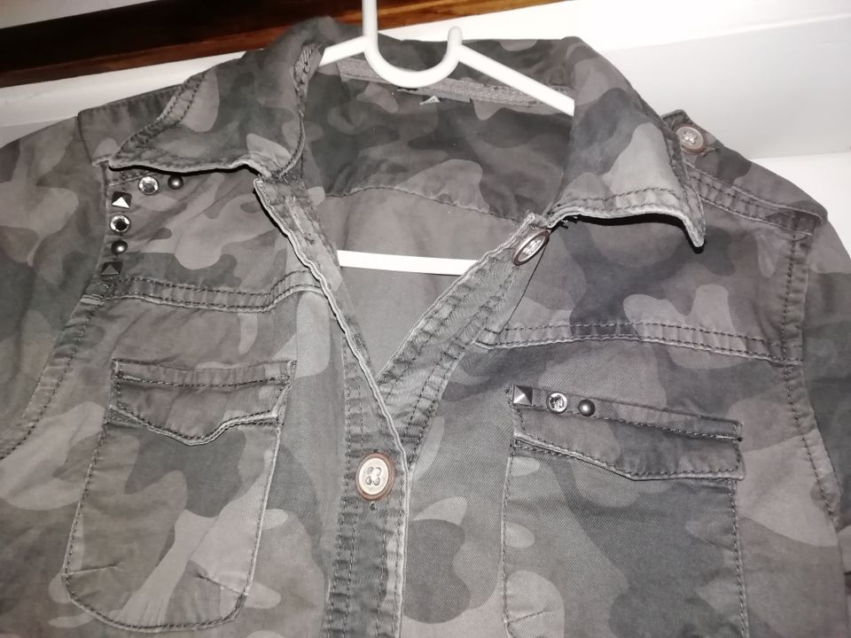 Harmaa KappAhl camo kesätakki (158)