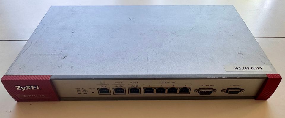 ZyXEL ZyWALL 70 network switch