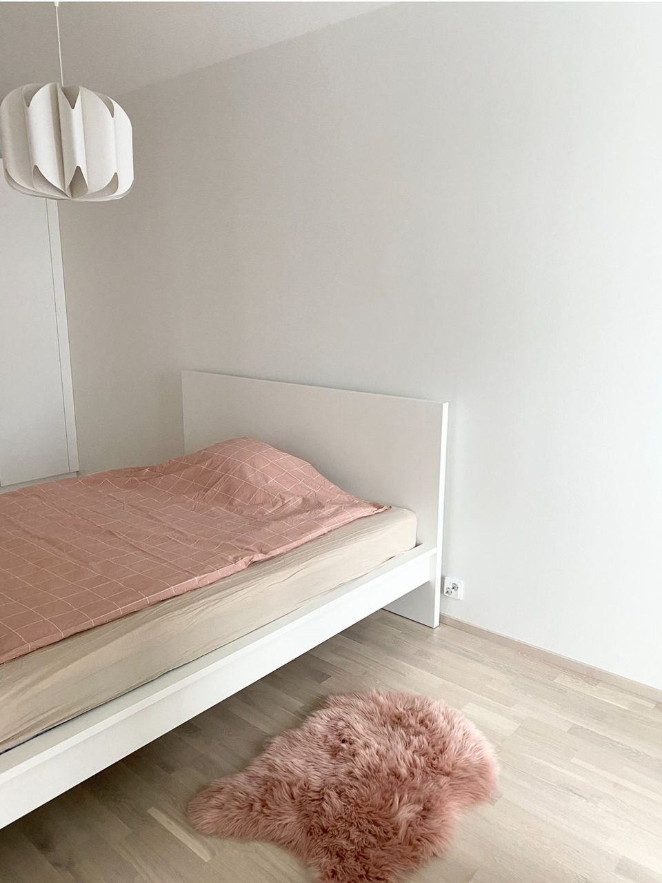 Ikea Malm sänkyrunko valkoinen 160 cm leveä