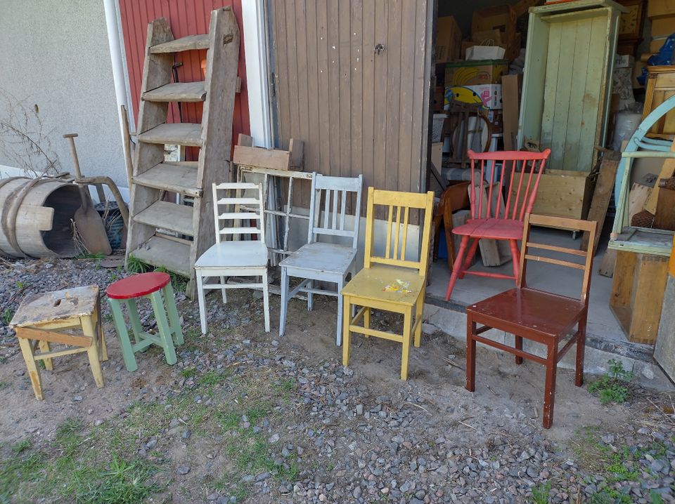 Vanhoja tuoleja