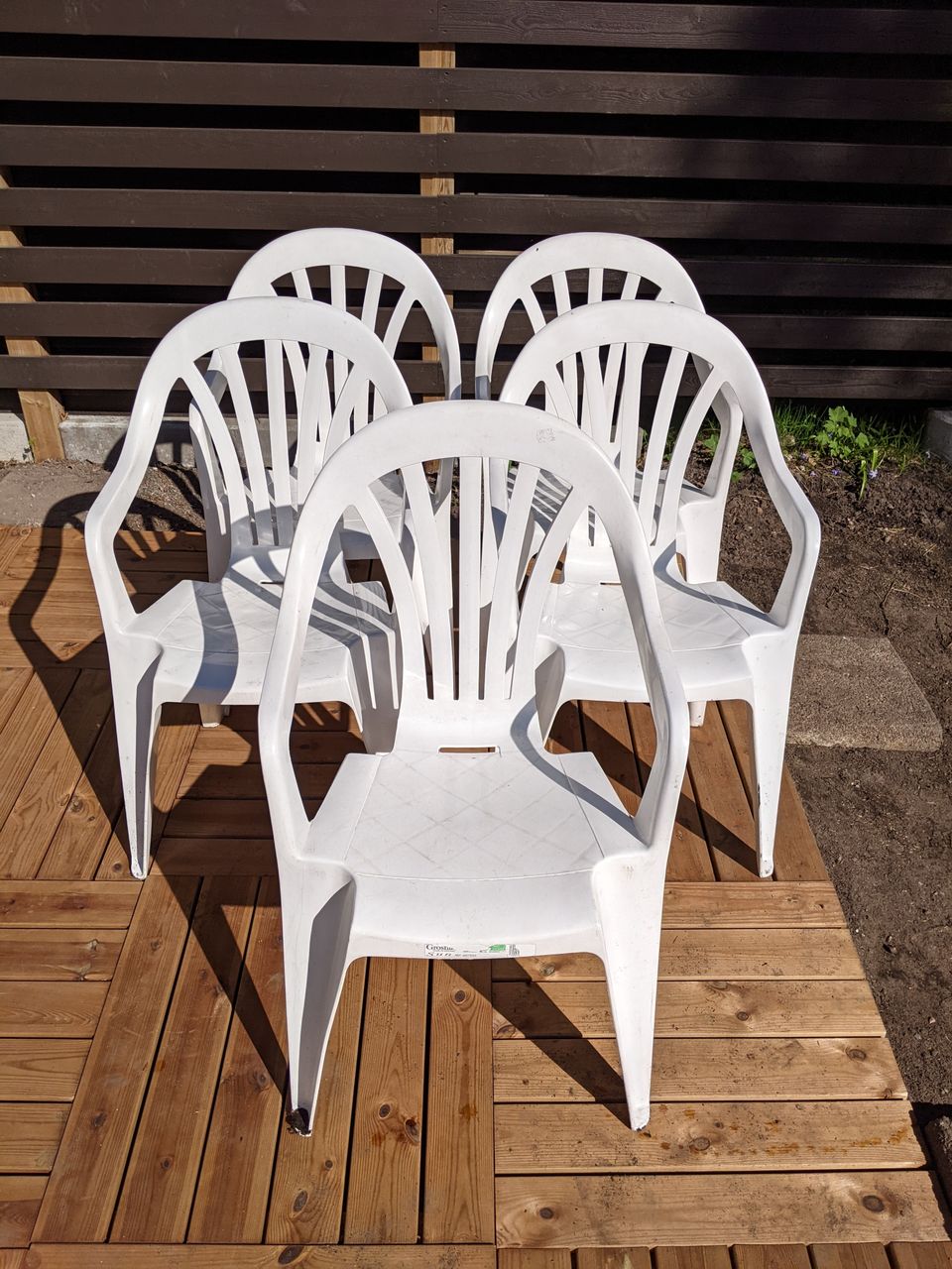 5 garden plastic chairs