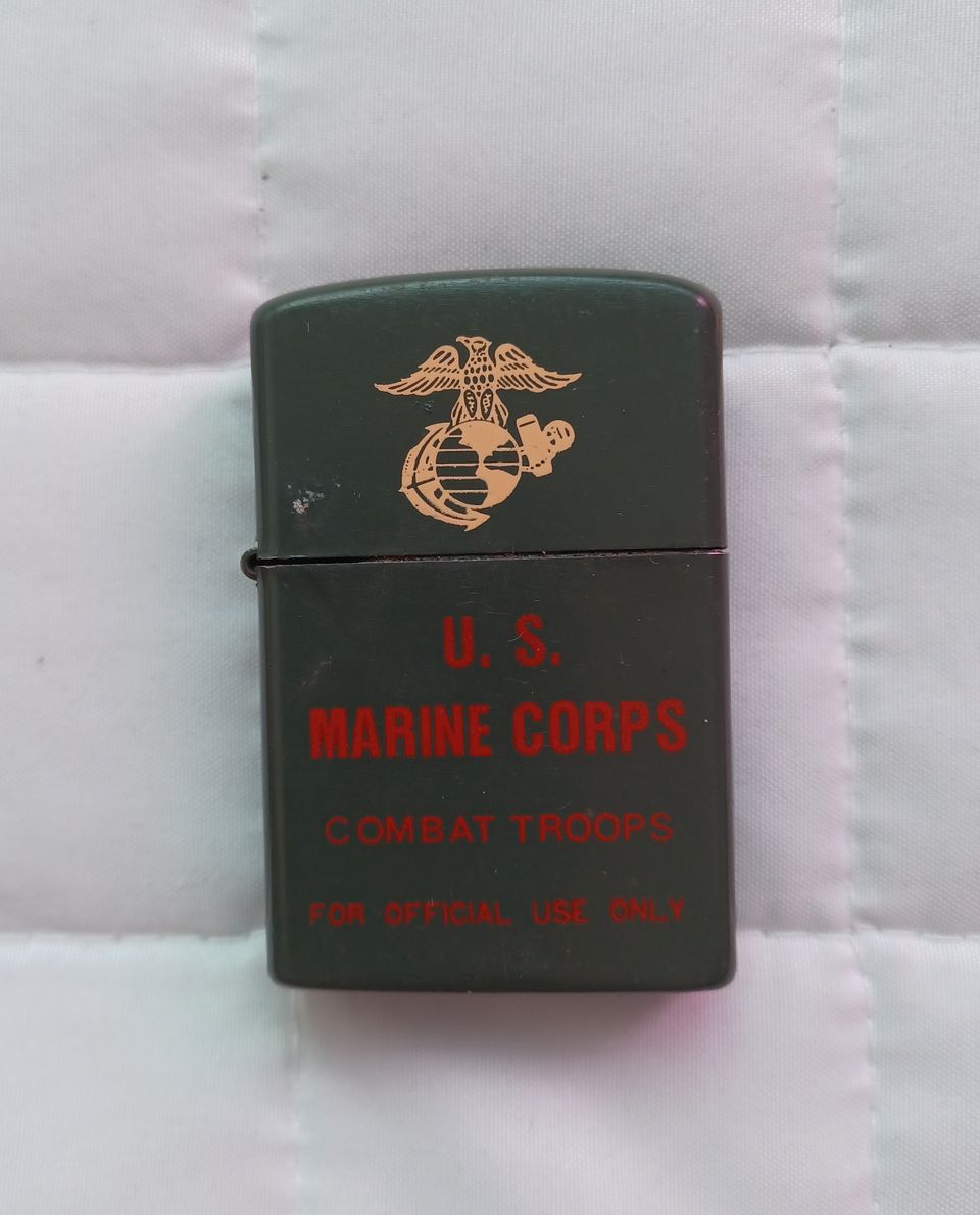 U. S Marine troops sytytin