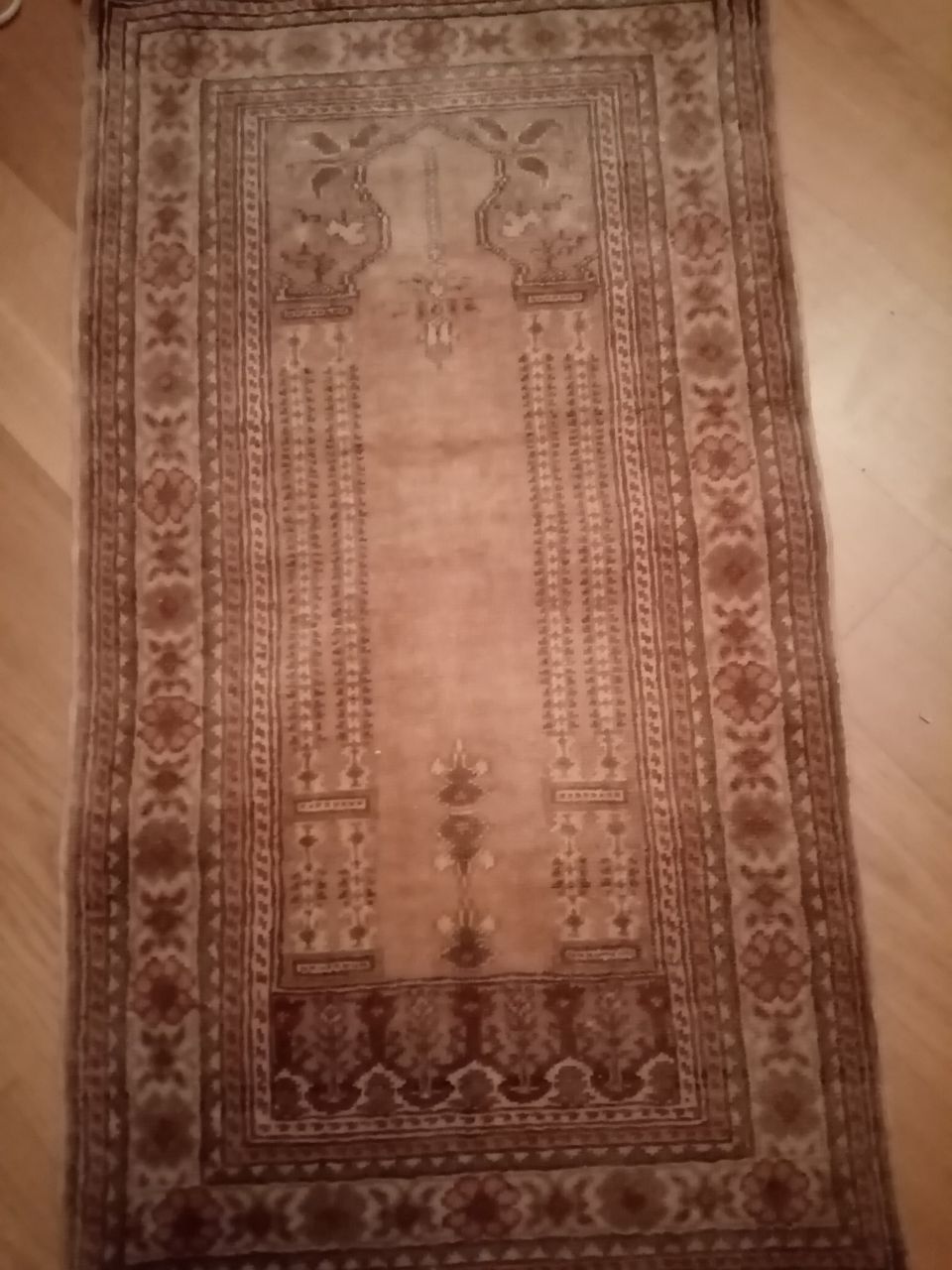 Käsinsolmittu matto vintage