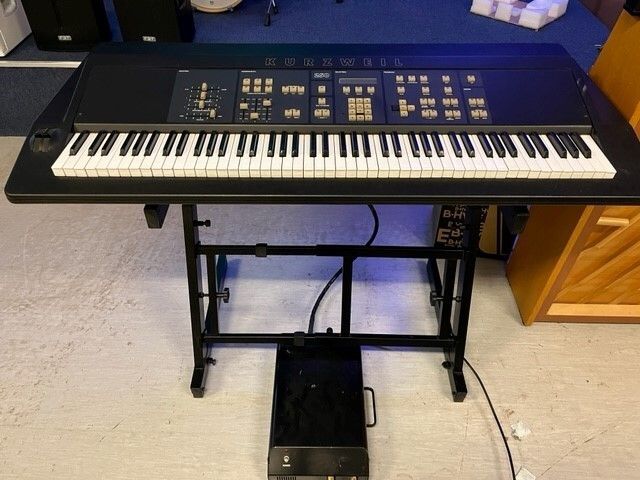 Kurzweil K-250 vintage keyboard