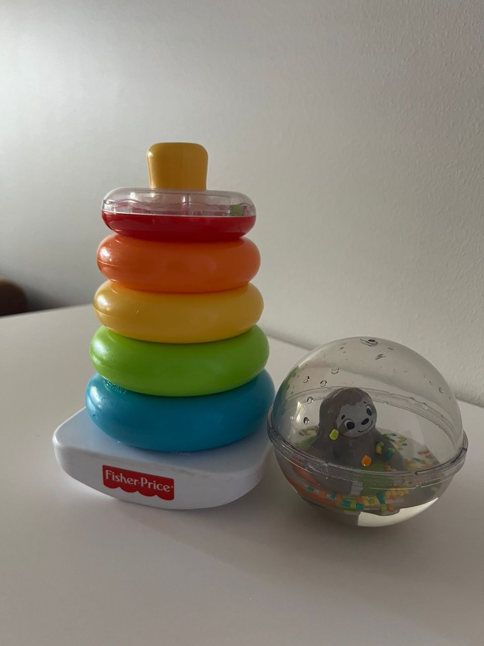 Fisher-Price rengaslelu ja Watermates konttauspallo