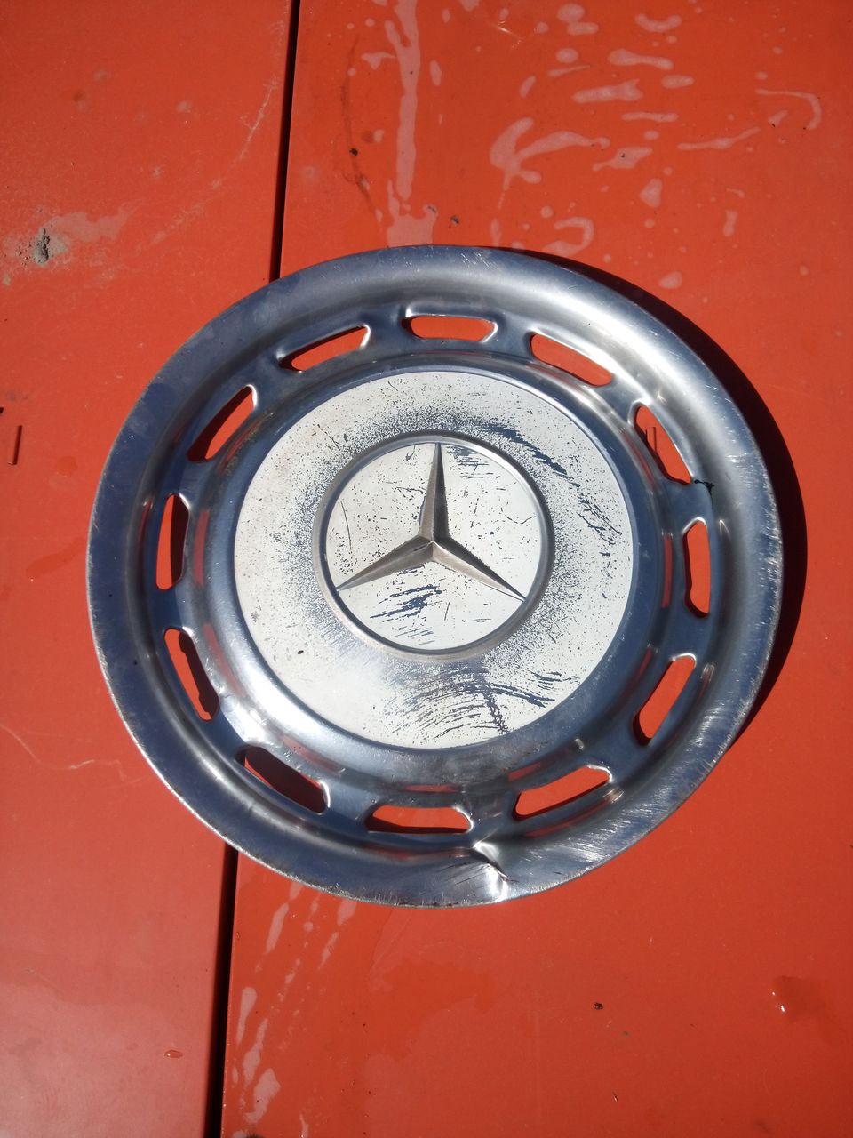 Mercedes-Benz pölykapseli