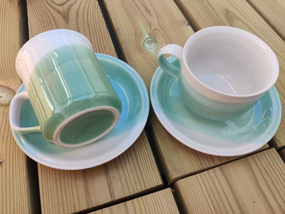Kultakeramiikka tee- ja kahvikuppi & 2kpl lautaset.