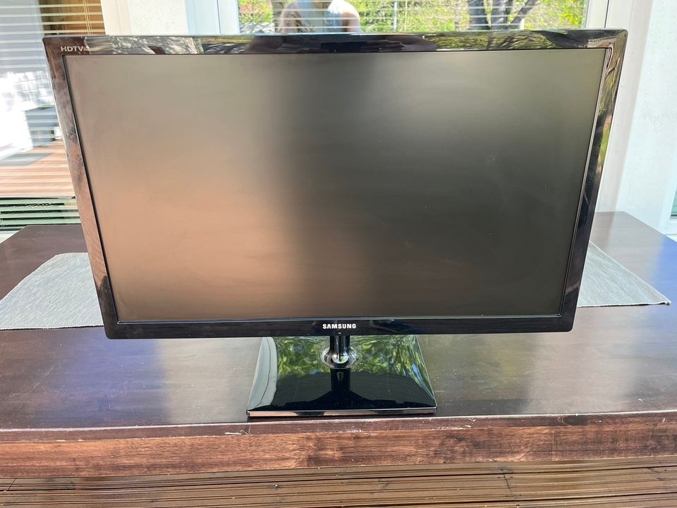 Samsung 27” näyttö/tv