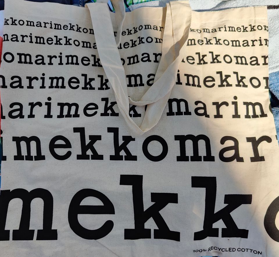 Käyttämätön Marimekko logokassi