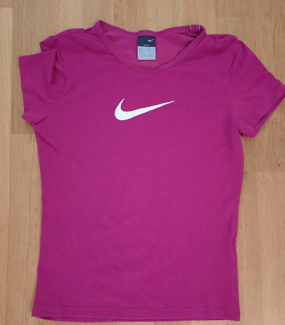 Nike urheilupaita, kokoa 164