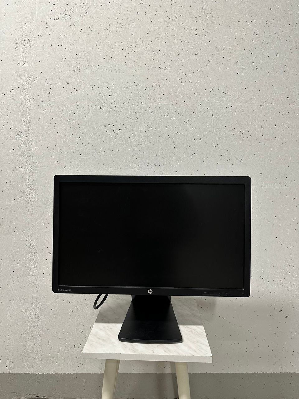 HP 23" näyttö / monitor
