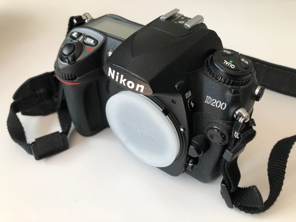 Nikon D200 järjestelmäkamera runko