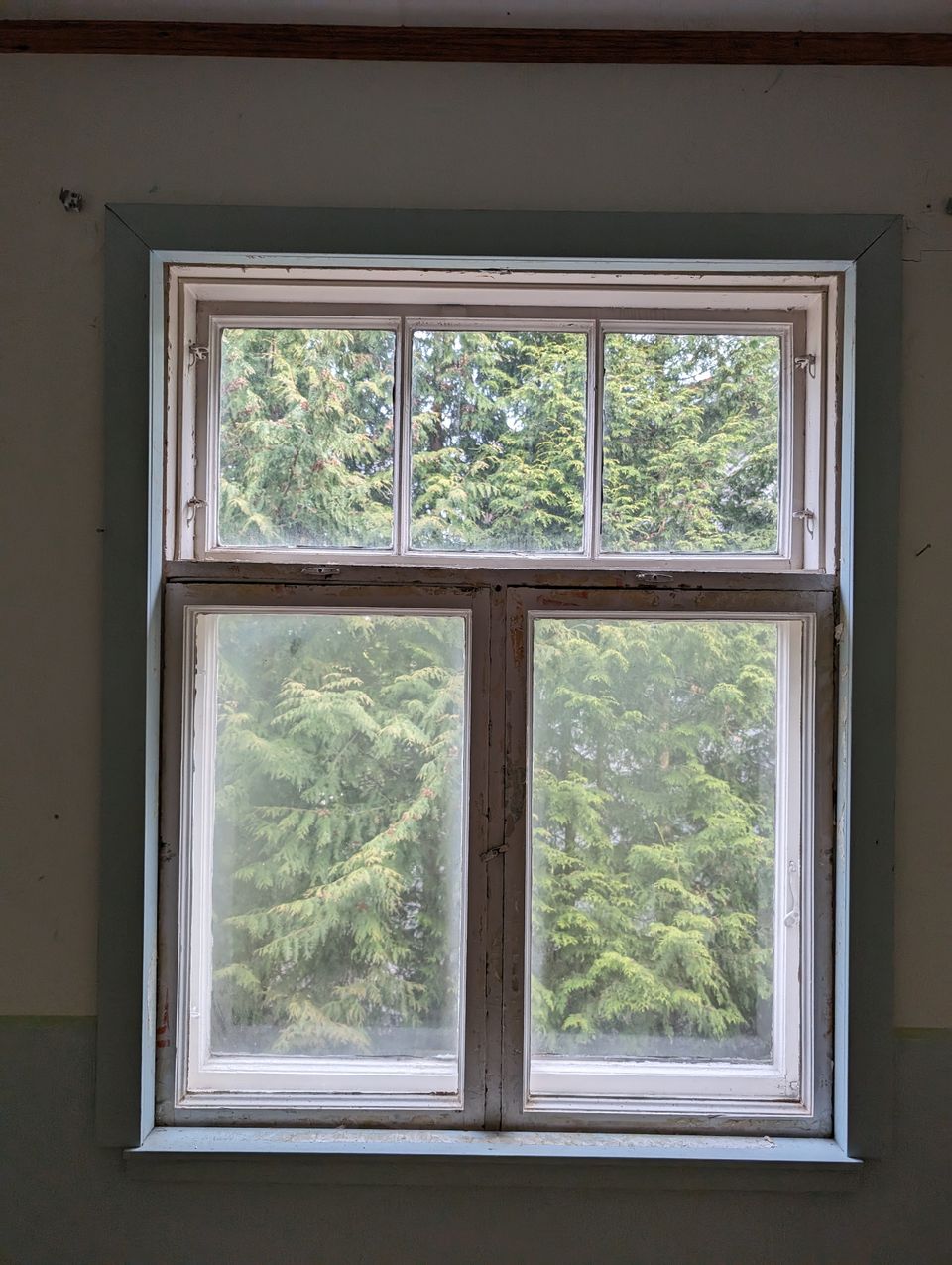 15kpl vanhan talon ikkunoita
