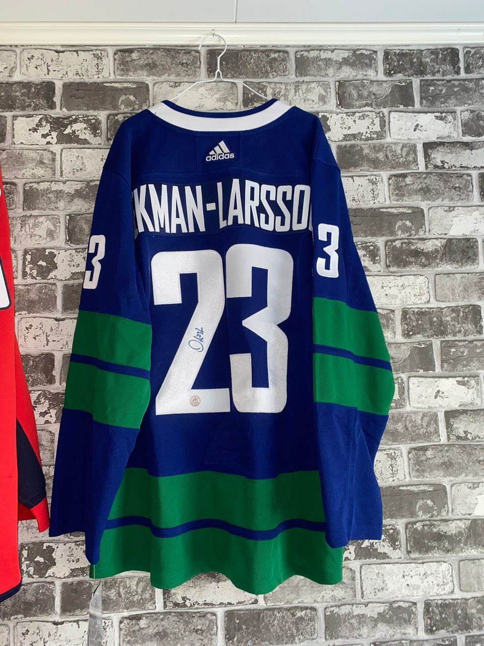 Aito signeerattu NHL pelipaita #23 Ekman-Larsson