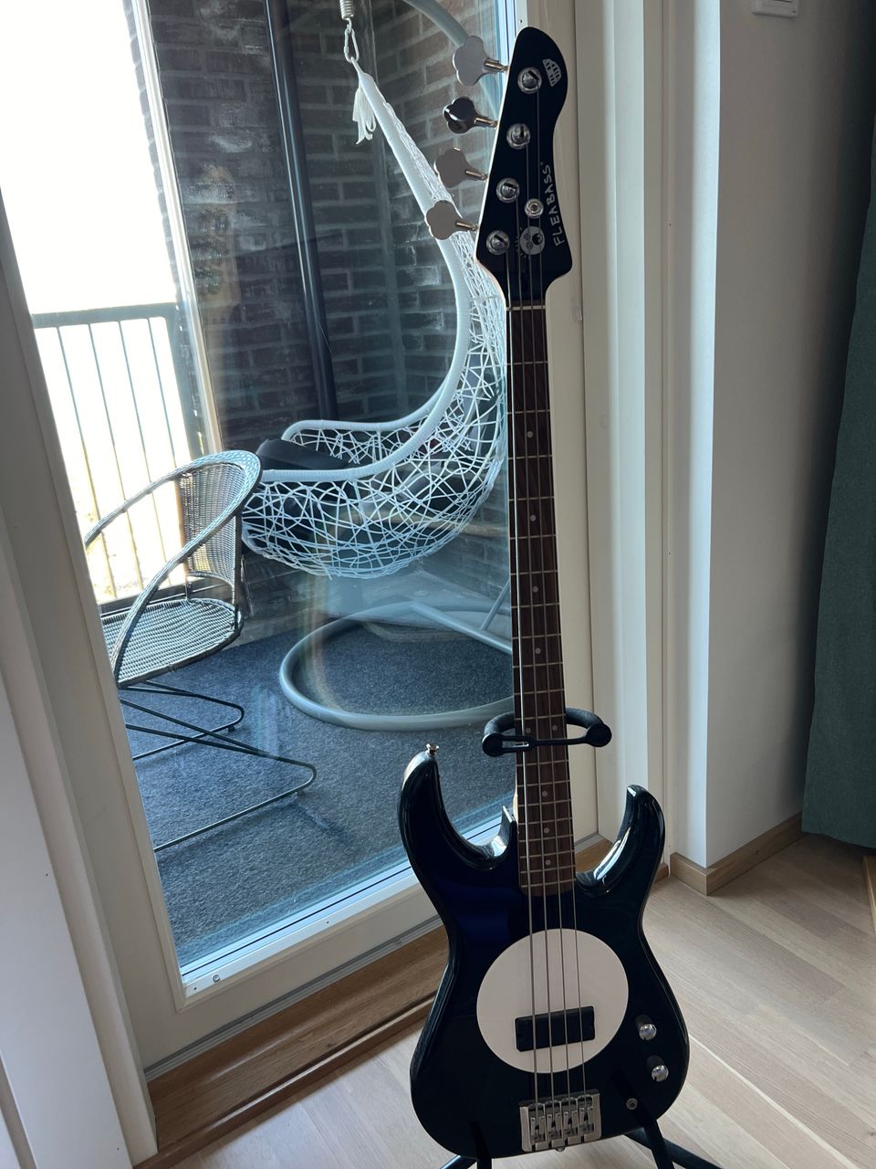 Flea Bass Model 32