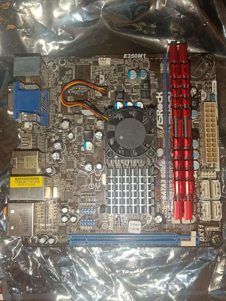 Asrock e350 m1 + 8gb ddr 3 muisti