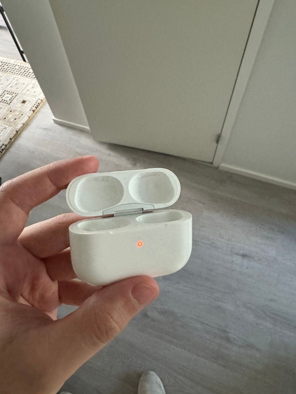 Airpods Pro Kotelo, rikkinäinen