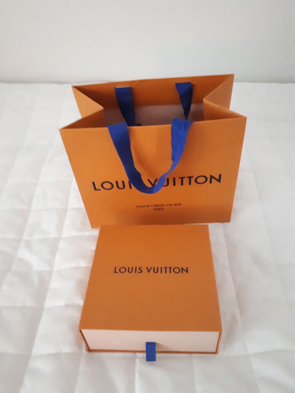 LAATIKKO LOUIS VUITTON