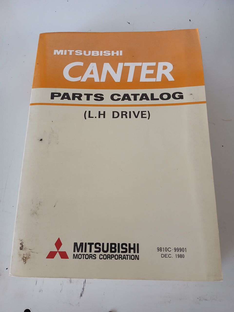 Mitsubishi Canter kirjat