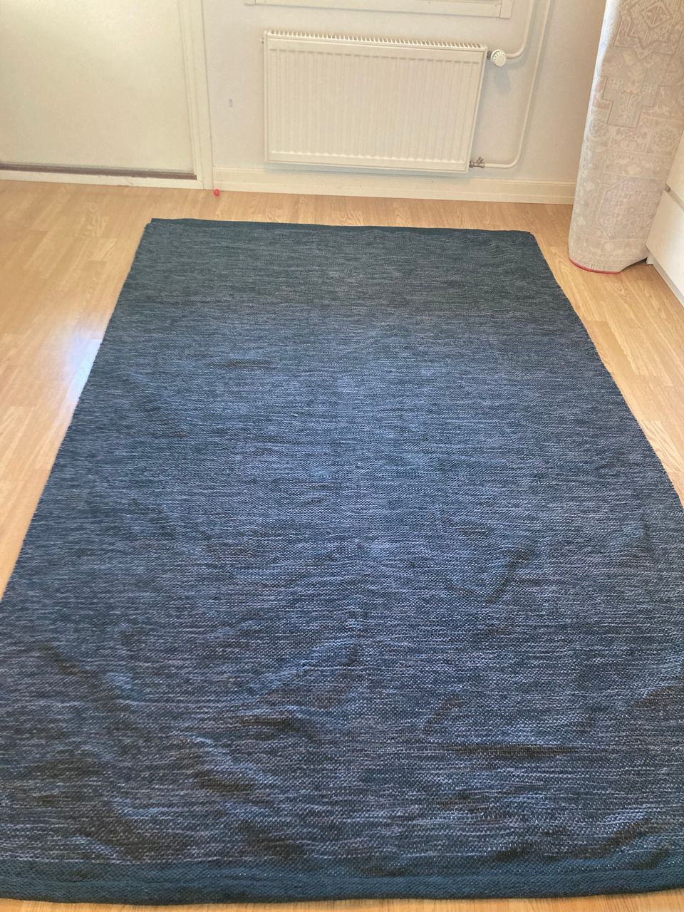 Harmaa-sininen tumma matto 140 x 200