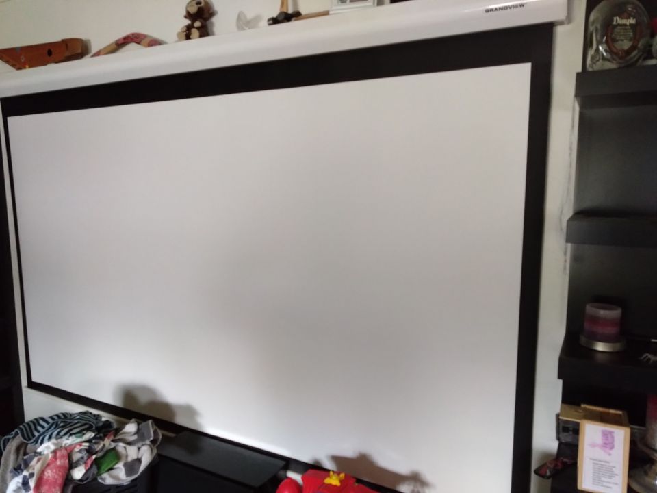 BenQ w1070 videotykki ja grandview 116" valkokangas