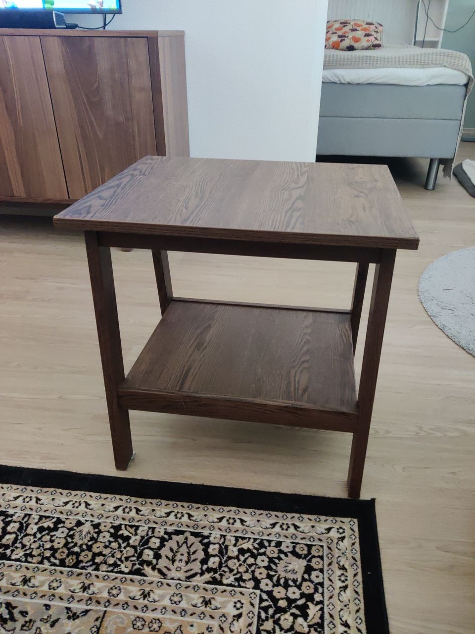 Ikean sohvapöytä/sivupöytä