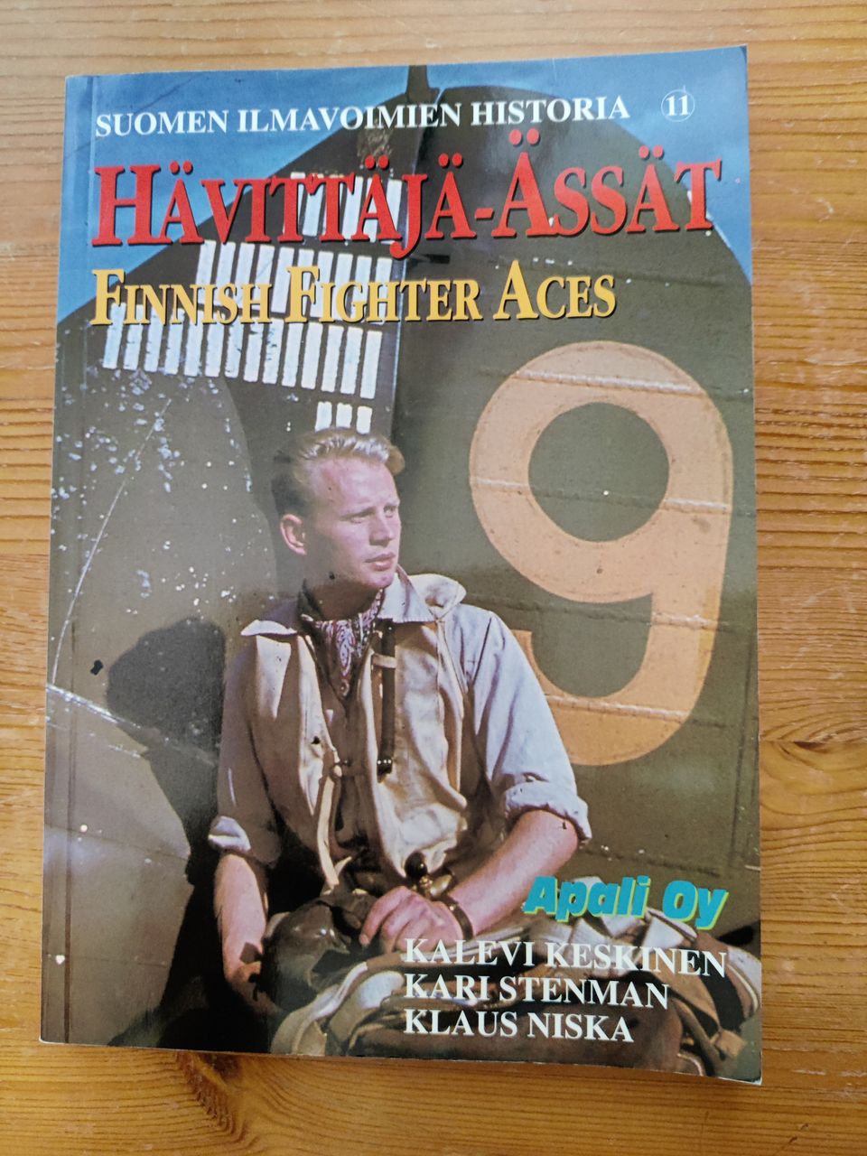 Suomen Ilmavoimien historia 11 kirja. Hävittäjä-ässät.