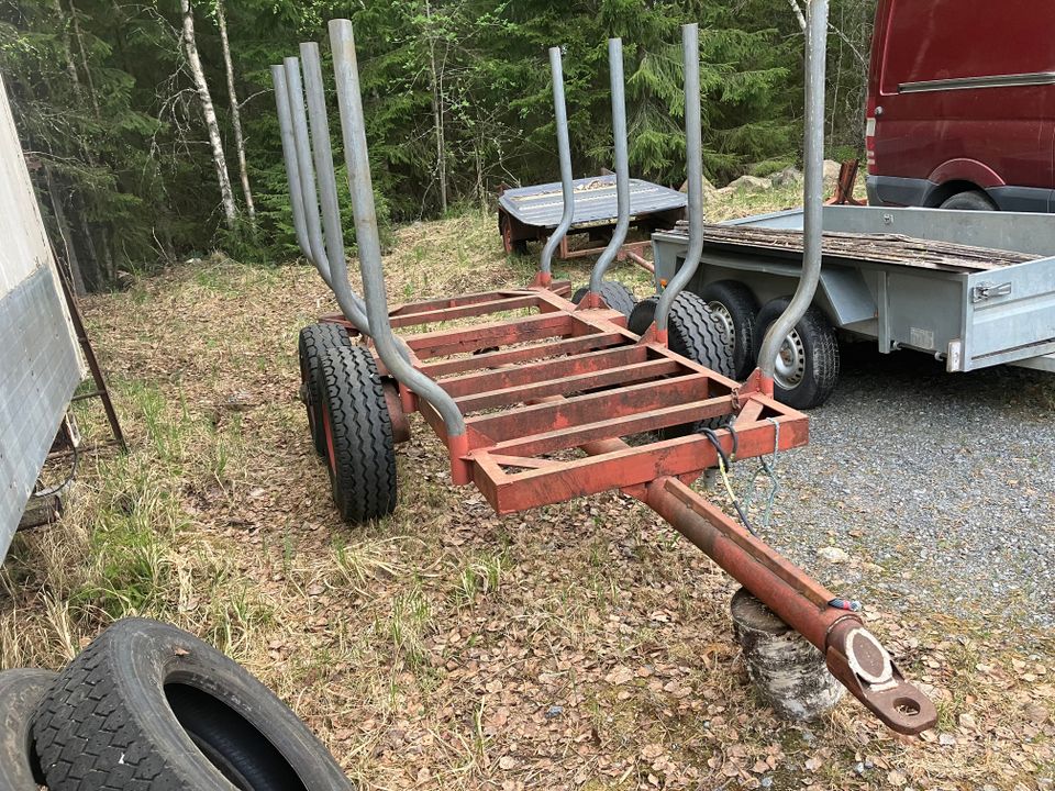 Karikkakärry pienehköön traktoriin.