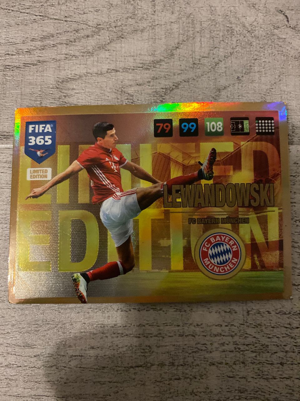 2017 Robert Lewandowski Bayern Limited Edition XXL PANINI FIFA 365 Adrenalyn XL