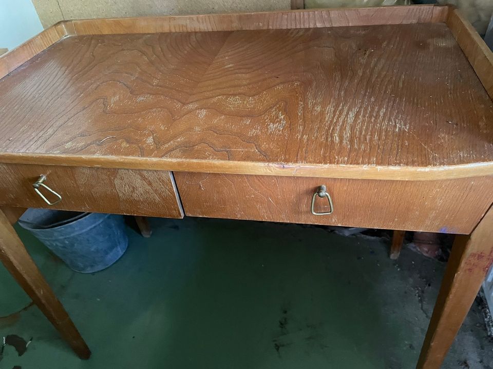 Vanha pöytä