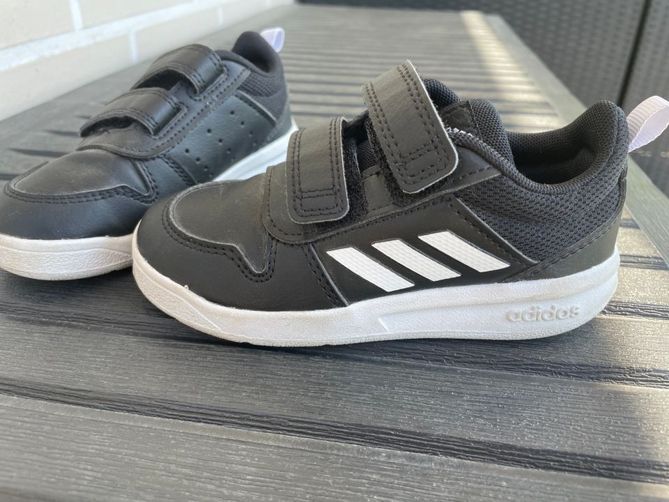 Adidas tennarit koko 25