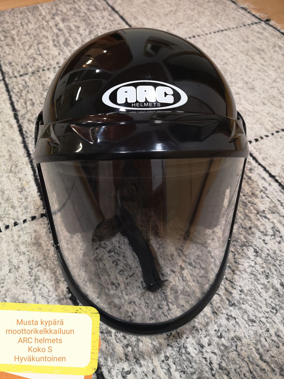 ARC Helmets musta moottoripyöräkypärä