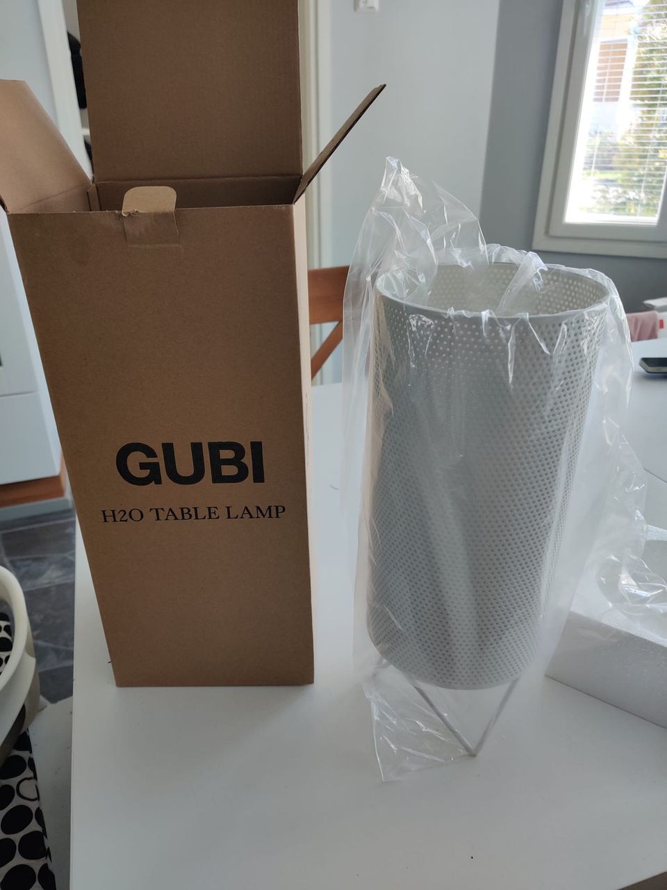 Uusi ja käyttämätön GUBI H2O-pöytävalaisin (ovh. 349€)