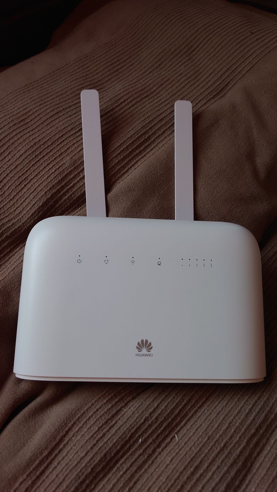 Huawei B715 4G -reititin (paras)