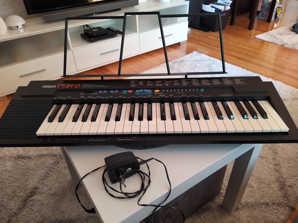 YAMAHA PSR-2 kosketinsoitin