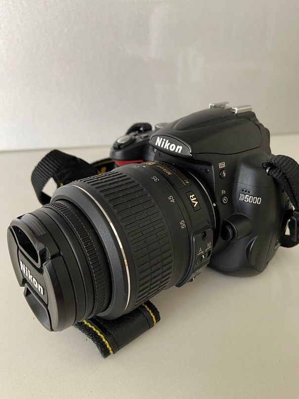 Nikon D5000 Järjestelmäkamera
