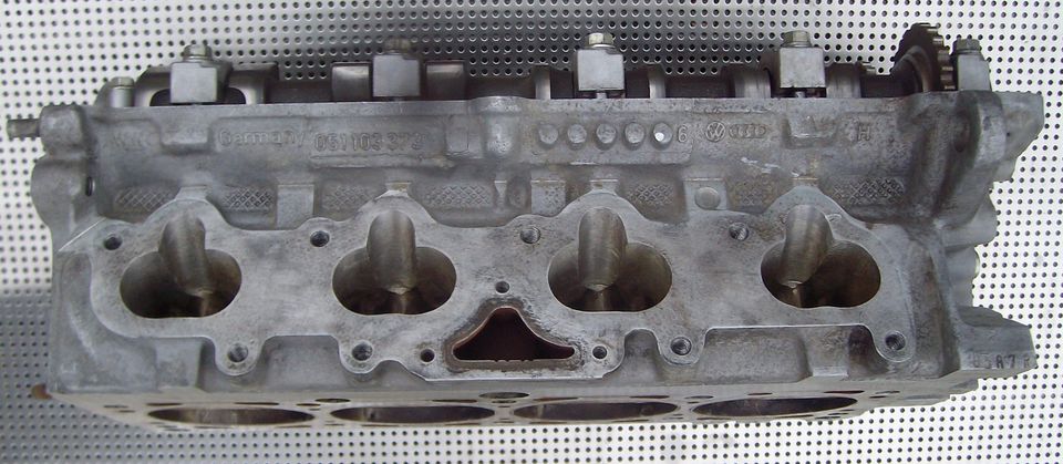 Sylinterikansi VW Audi 1.8 2.0 16V KR 051 103 373