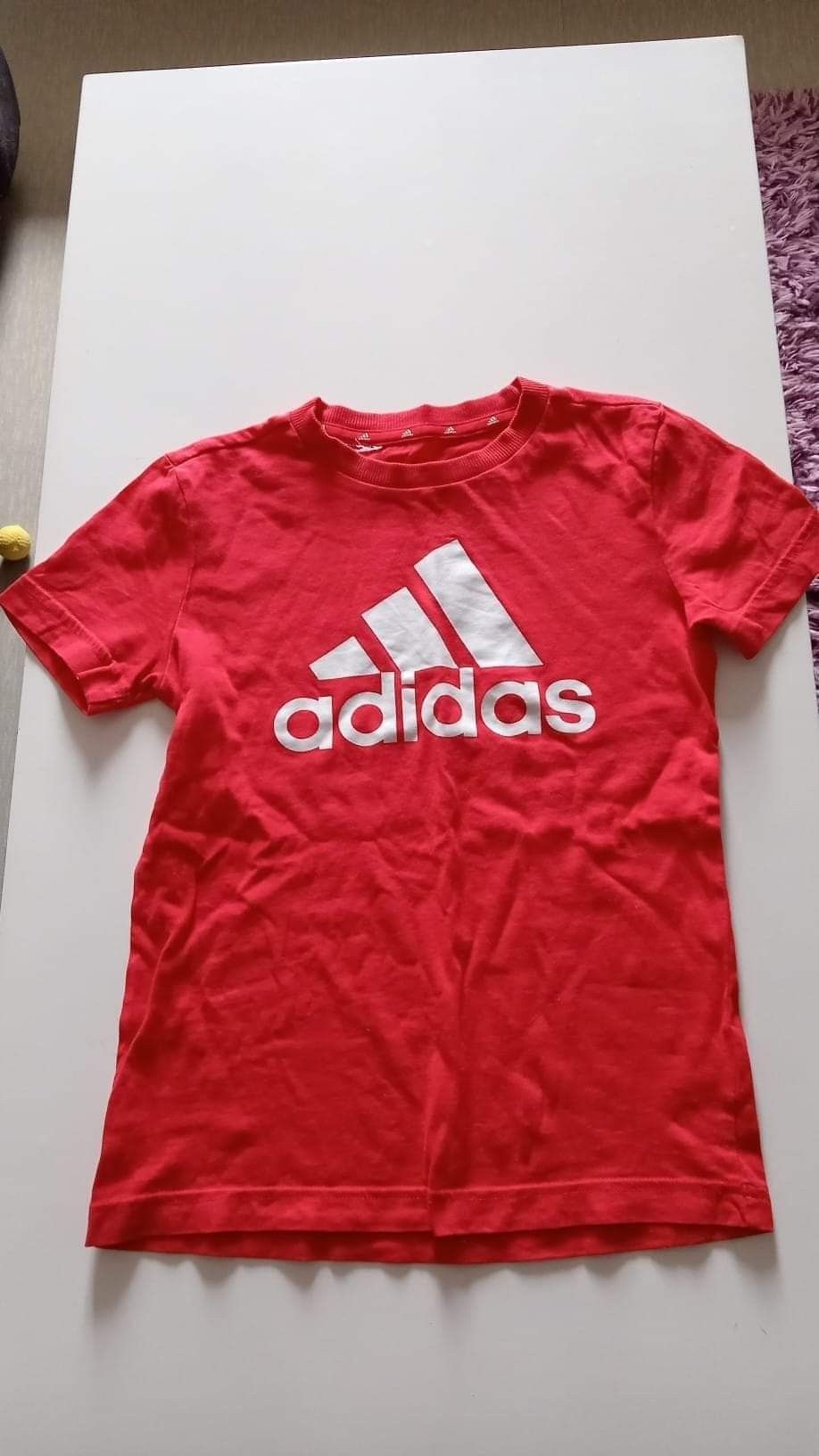 Adidas T-paita koko 140.